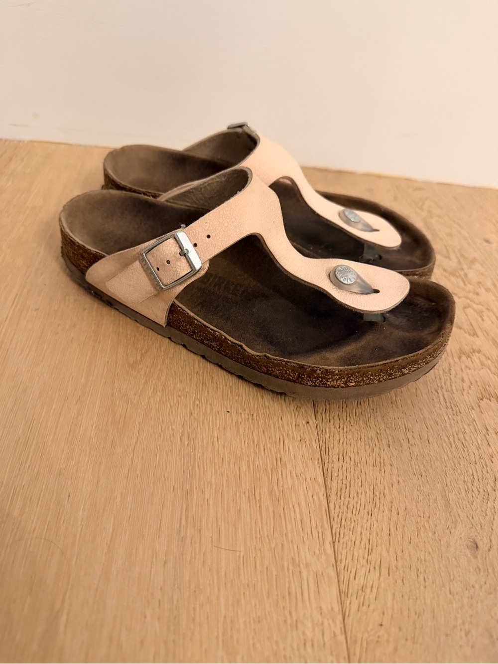 Birkenstock Thong Sandals in Light Pink size 27